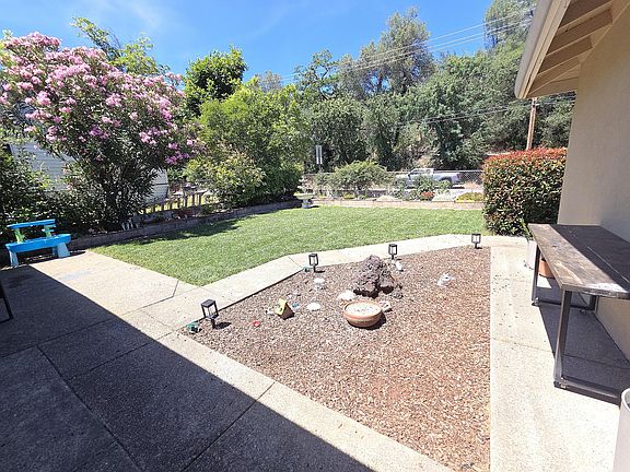 2nd image of 1587 Benton Dr