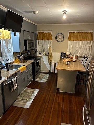 2nd image of 2078 Park Ave