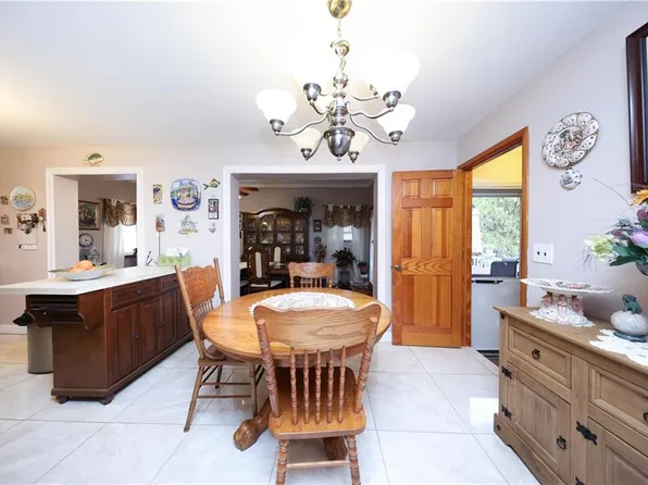 157 Exeter Street image 5 of 40