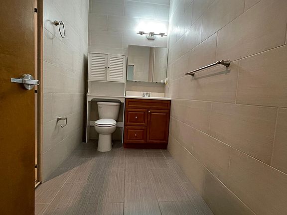 5th image of 50 Oak St #105