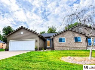 1521 Papillion Dr, Papillion, NE 68133