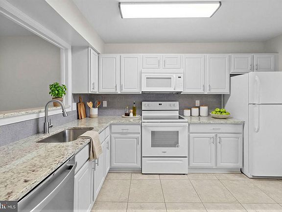4th image of 8640 Dellway Ln