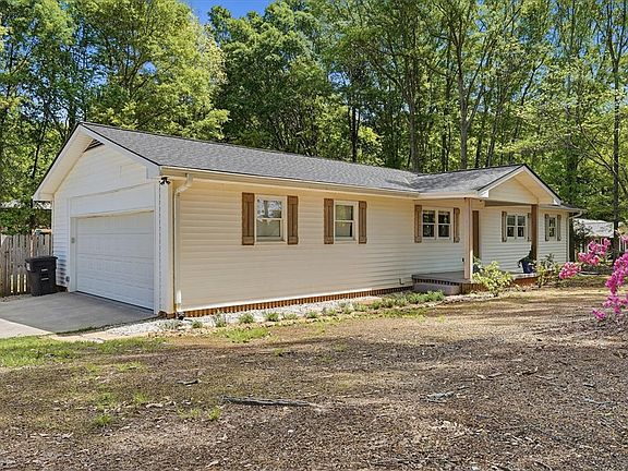 3rd image of 501 Hickory Ln
