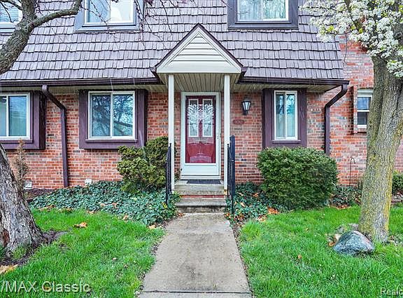 3rd image of 18262 Jamestown Cir