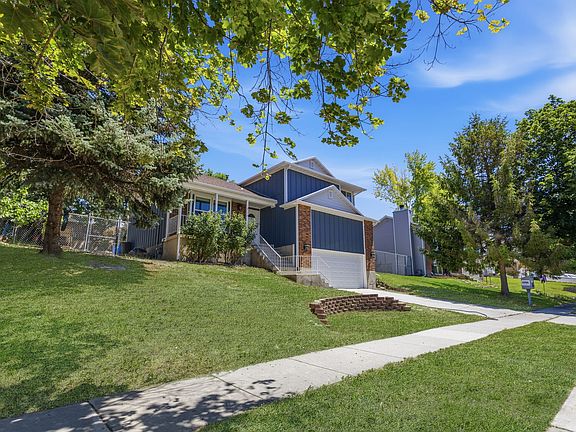 3rd image of 910 W Red Oaks Dr