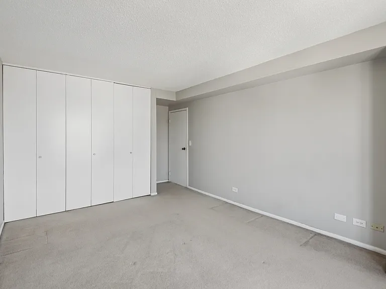 1212 N Lasalle St #2410 — Photo 6