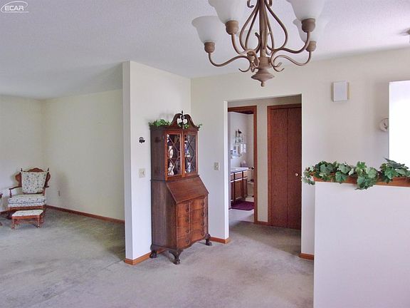 5th image of 7470 Country Meadow Dr