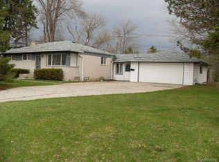 6676 Northview Dr, Clarkston, MI 48346