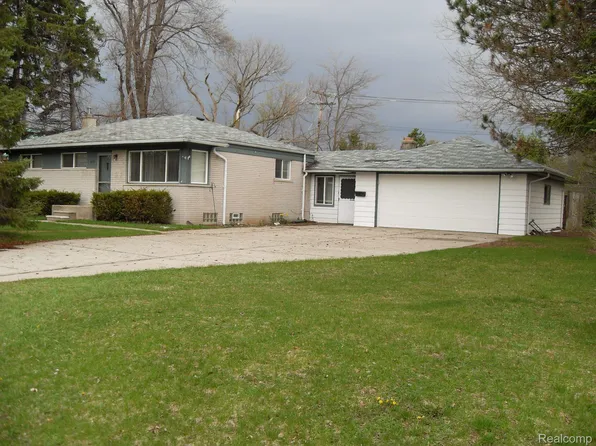 6676 Northview Dr, Clarkston, MI 48346