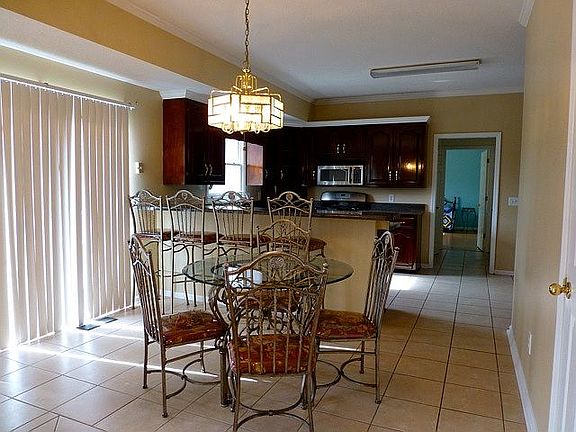 Kitchen with breakfast bar