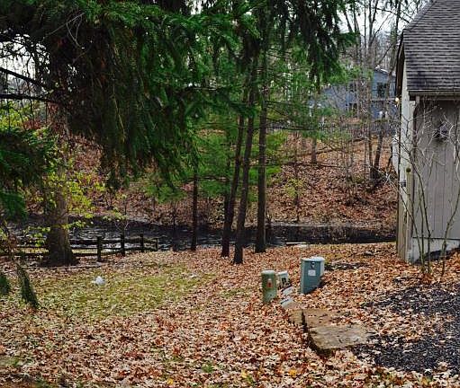 3rd image of 989 Vincent Ct