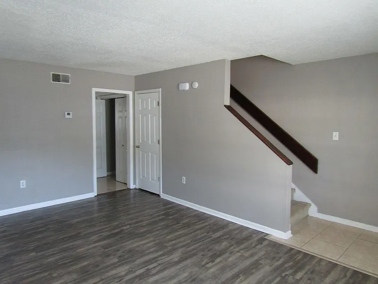 1100 Pineland Ave #4D — Photo 4