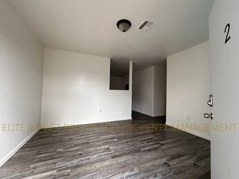 1462 W Saint Marys Rd #2 — Photo 2
