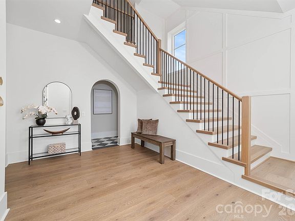 4th image of 216 Walnut St