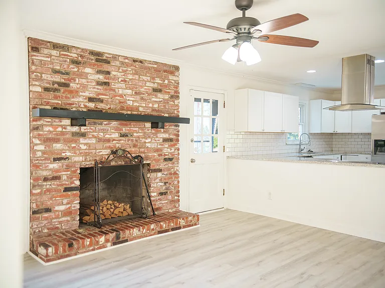 2423 Merry Wood Rd — Photo 8