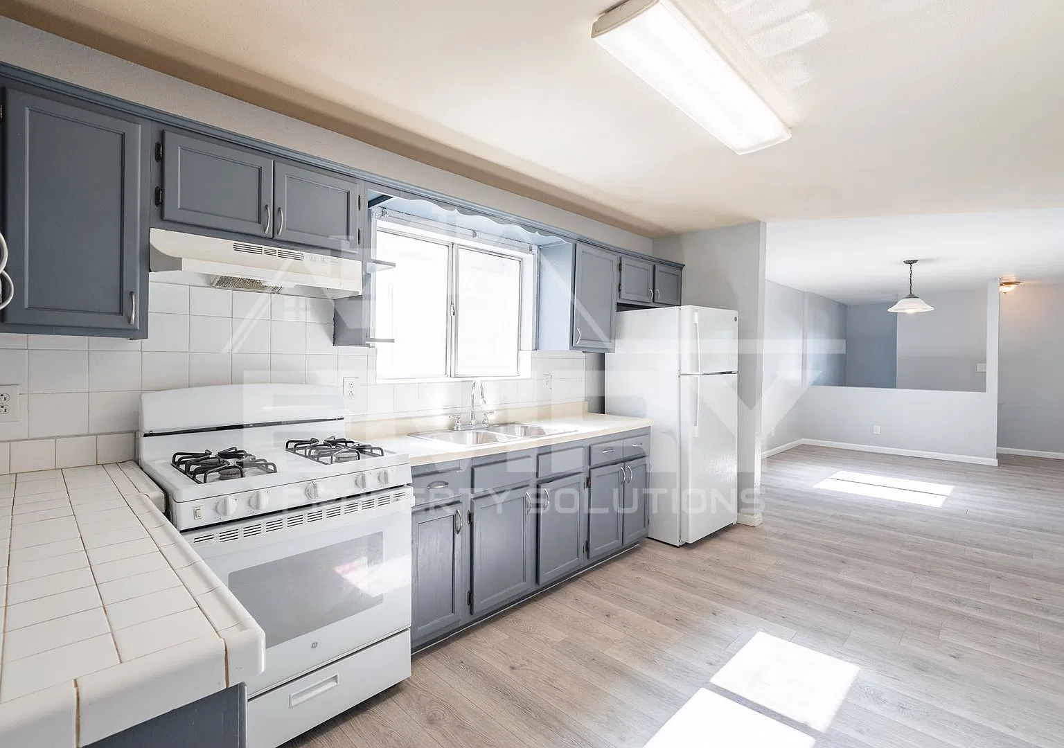 10610 Wilmington Ave, Los Angeles, CA 90002 — Photo 1