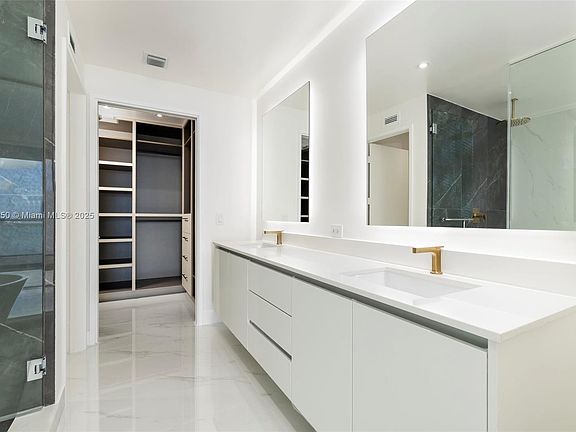 2nd image of 700 NE 24th St Unit 3705