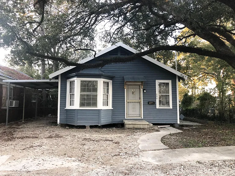 200 Roosevelt St — Photo 1