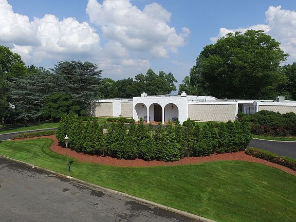 3rd image of 230 Crestwood Dr