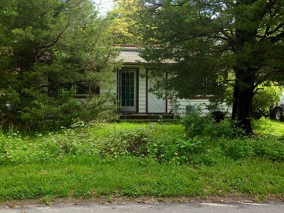 5th image of 36 Bay Ave