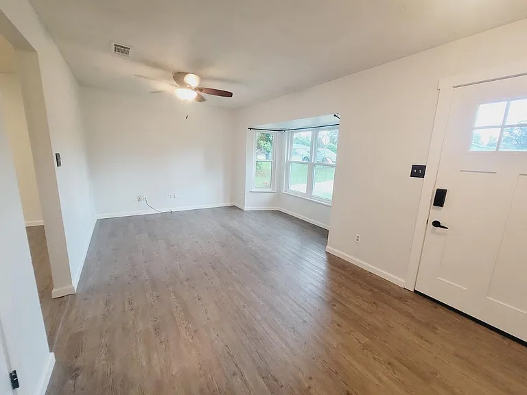 2136 Little River Ln — Photo 6