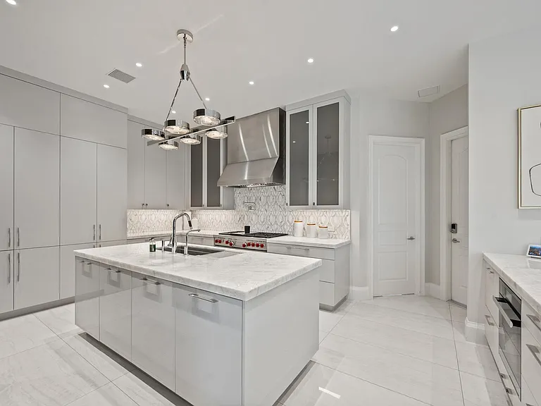 7474 NE Bay Cove Ct — Photo 43