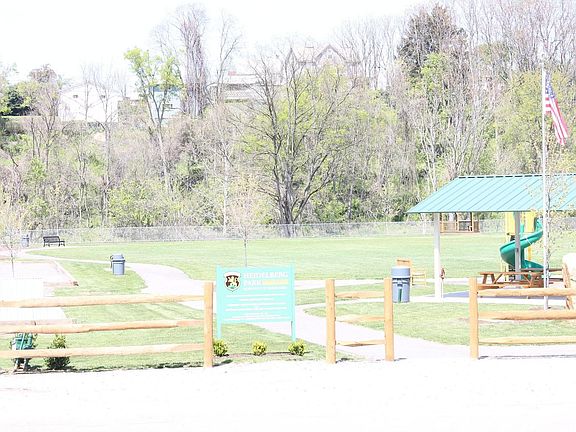 Heidelberg Park just blocks away.