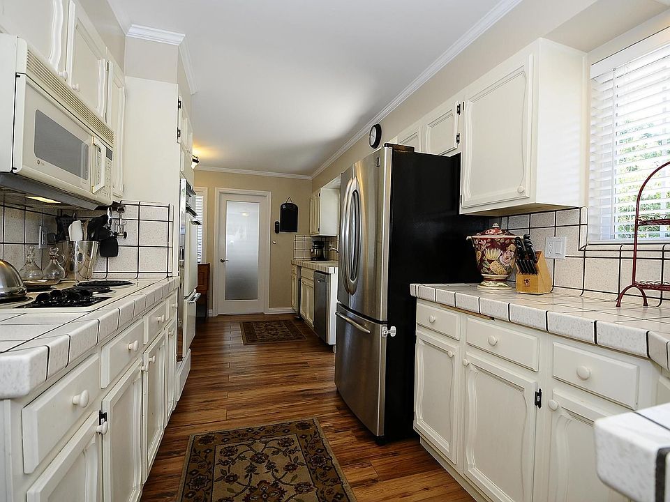 1st image of 1112 Holmes Ave