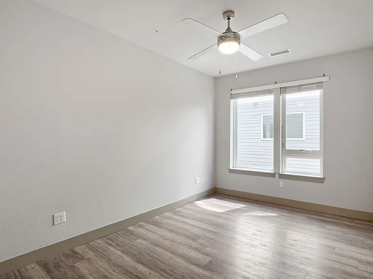 4923 King St — Photo 86