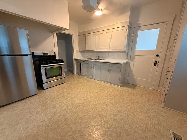 1 bed, 1120 sqft, $2,900 — Photo 3