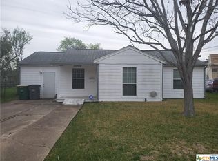1208 E Hiller St, Victoria, TX 77901