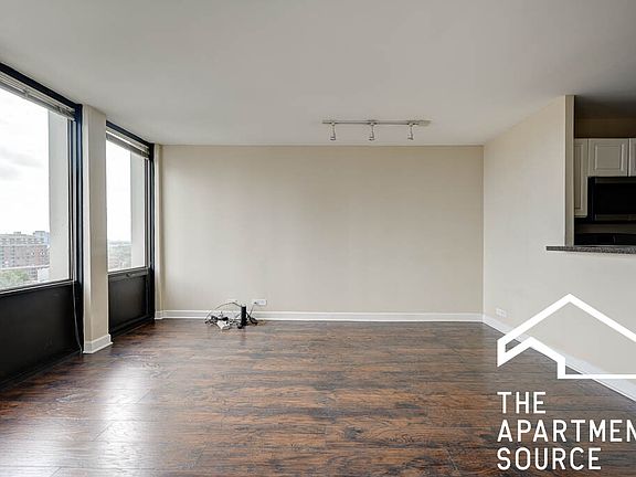 5th image of 444 W Fullerton Pkwy APT 1105