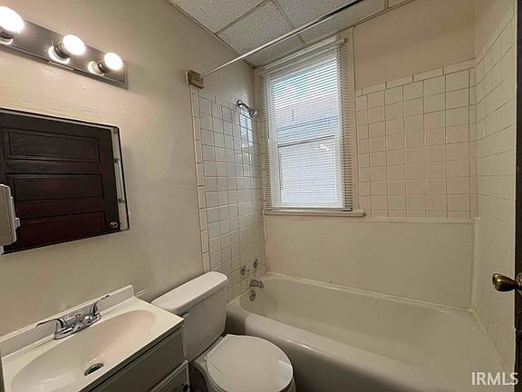 3rd image of 1018 Washington Ave