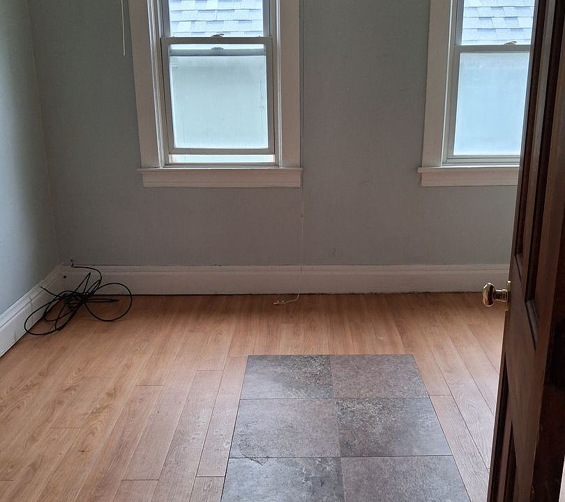 2nd image of 119 1st St N #2