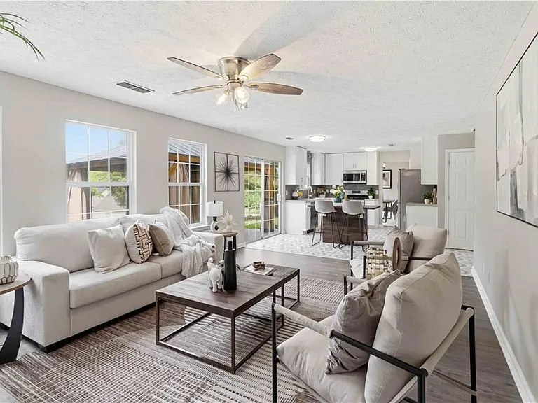 405 Plantation Way — Photo 12
