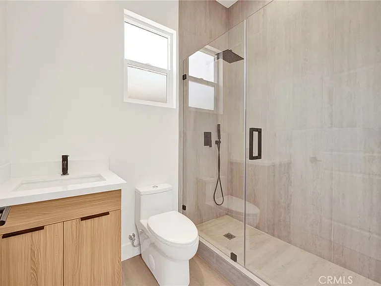 6736 Gentry Ave — Photo 5