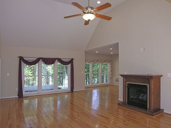 4th image of 10610 Whispering Way