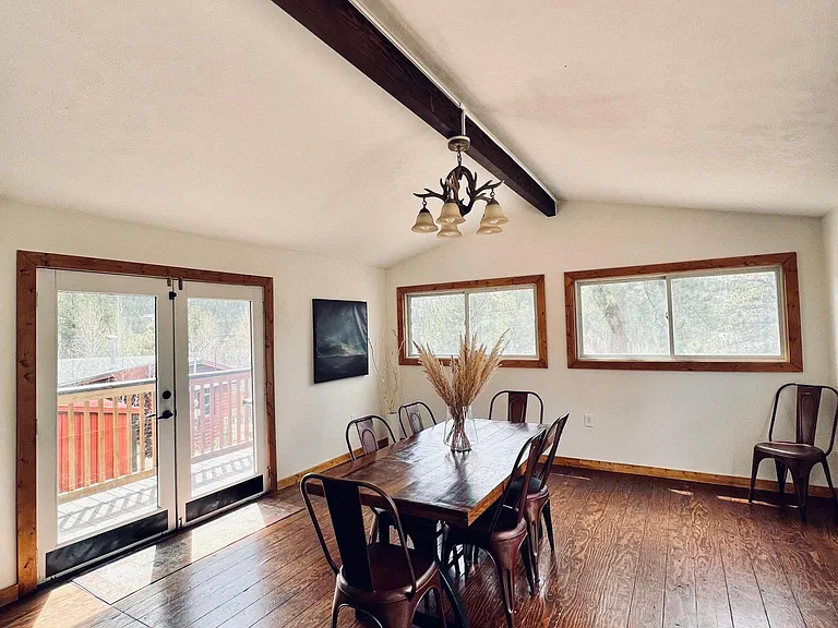 379 Houston St — Photo 12