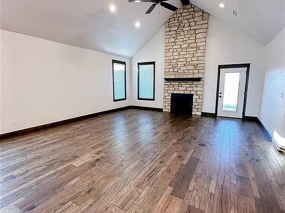 4th image of 1110 NW Saint James Pl