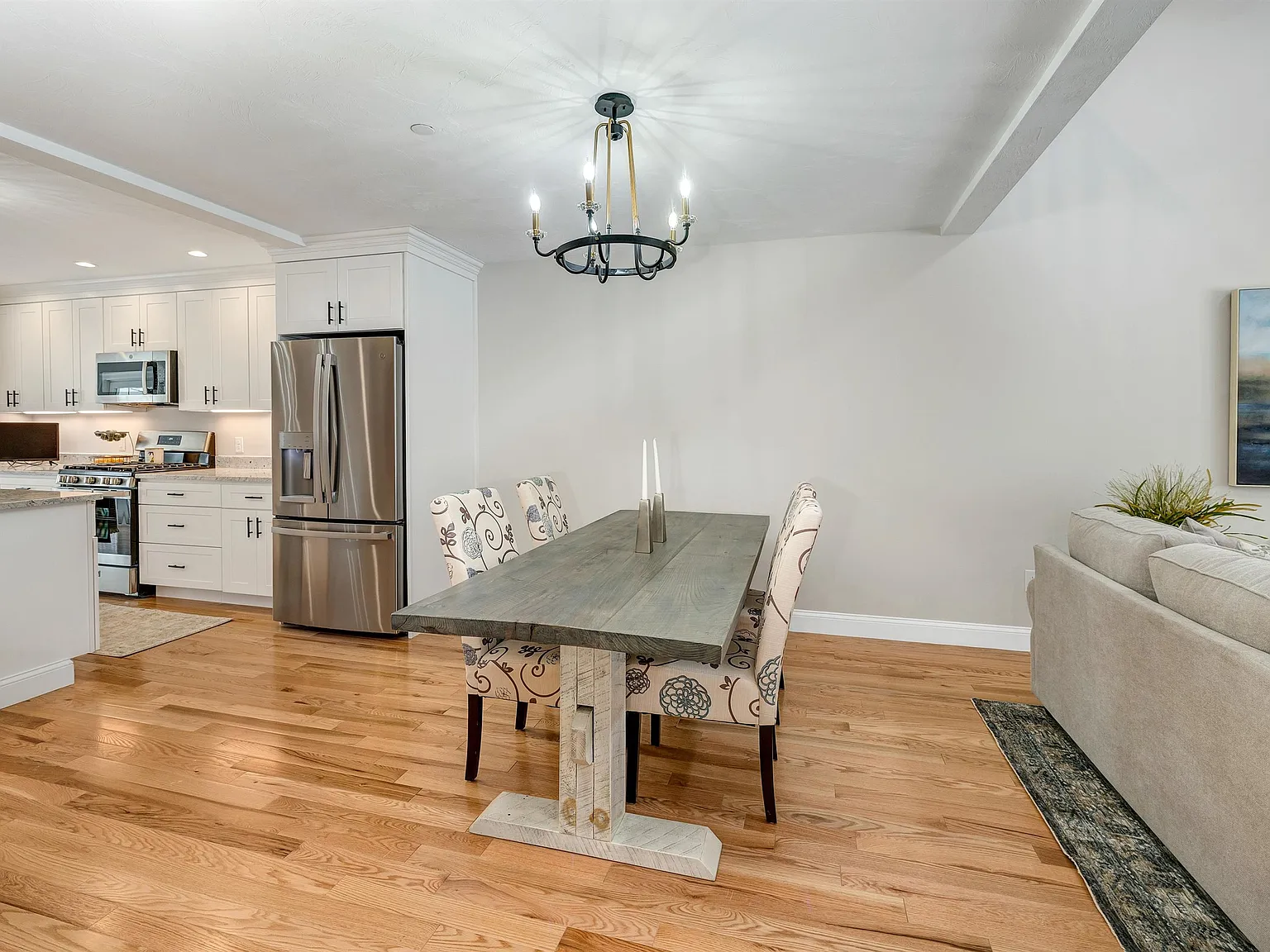 3 bed, 2.5 bath, 2300 sqft, $3,500 — Photo 3
