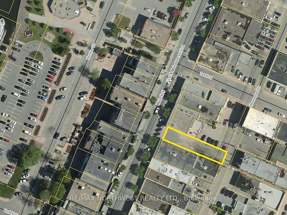 2nd image of 117 Main St S