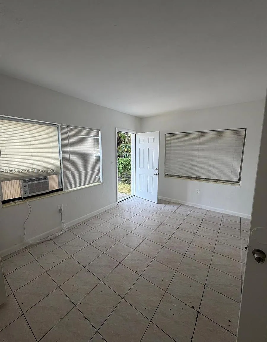 17th Ave Manor — Photo 2
