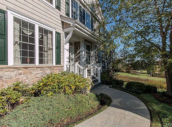 2nd image of 14 Turnberry Ct