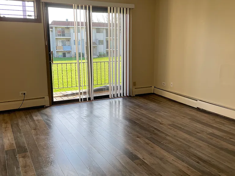 2200 Lewis Ave #202 — Photo 2