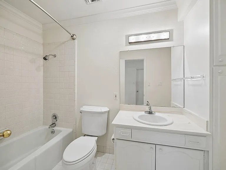 399 N Post Oak Ln #399 — Photo 11