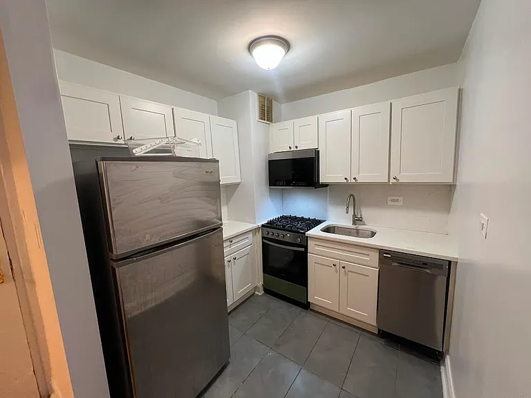 14454 Roosevelt Ave #3C — Photo 2