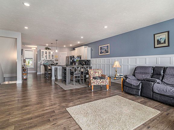5th image of 932 S Lake St #5