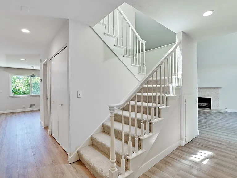 803 Runningwood Cir — Photo 32