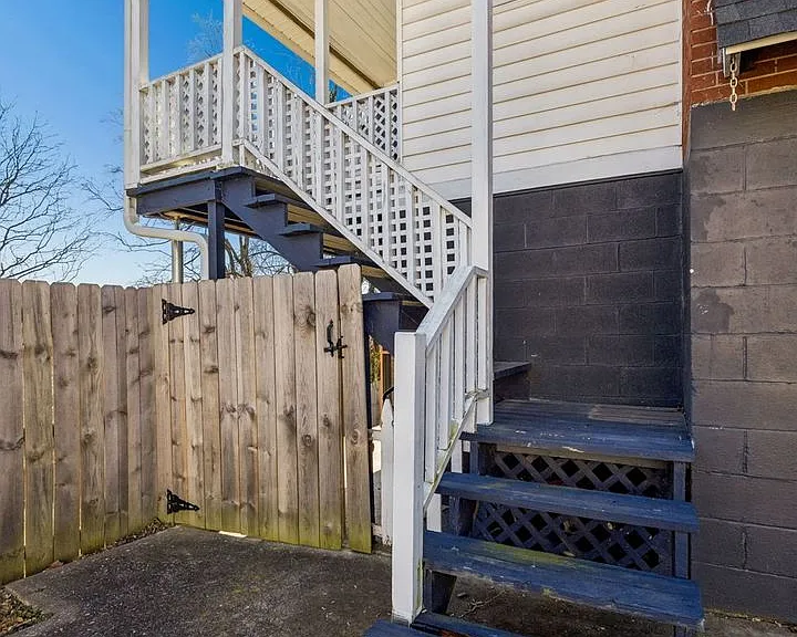 833 Rose Park Dr — Photo 33
