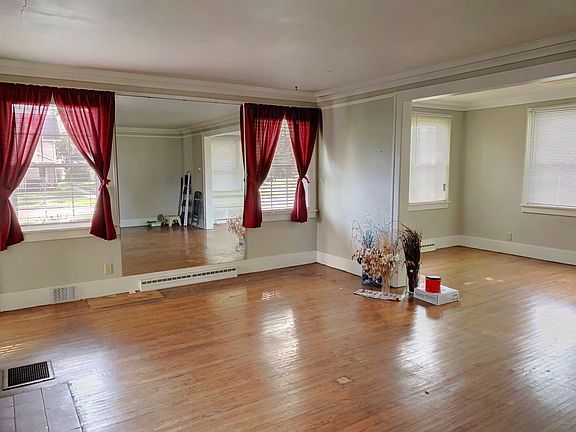 3rd image of 20290 Taylor St
